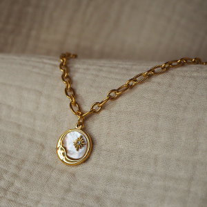 Collier en acier inoxydable doré pendentif lune et étoile strass