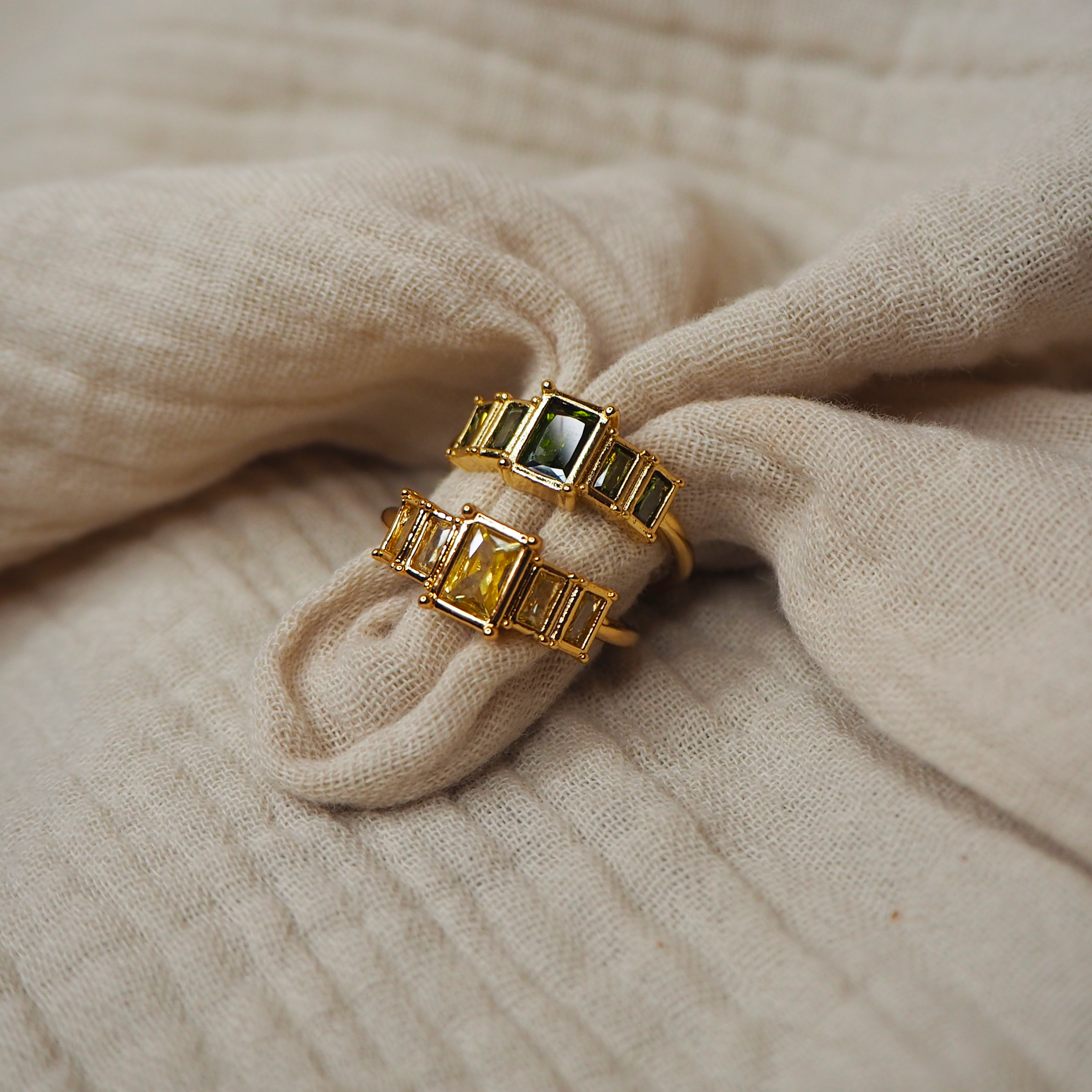 Bague réglable dorée en acier inoxydable avec pierres