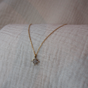 collier enfant avec pendantif strass motif etoile